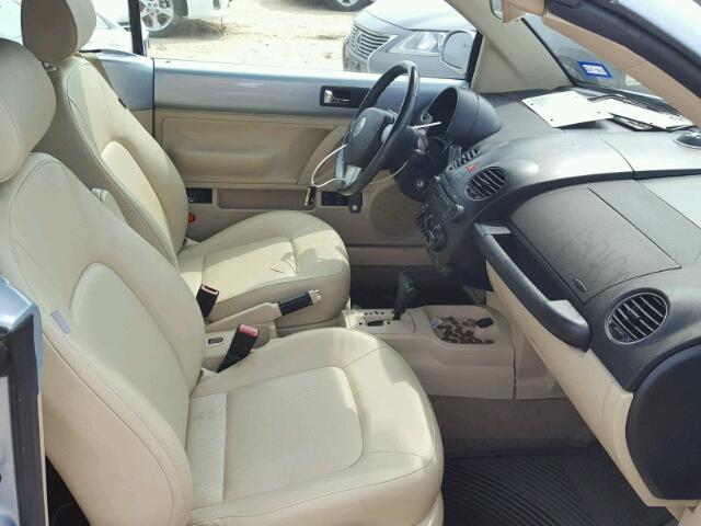 3VWRW3AL8AM003028 - 2010 VOLKSWAGEN NEW BEETLE 蓝色 照片 5