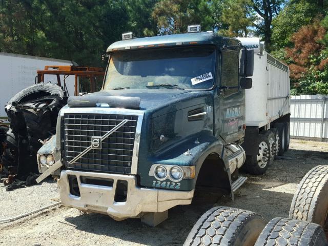 4V5K99GH26N399679 - 2006 VOLVO VHD GREEN photo 2