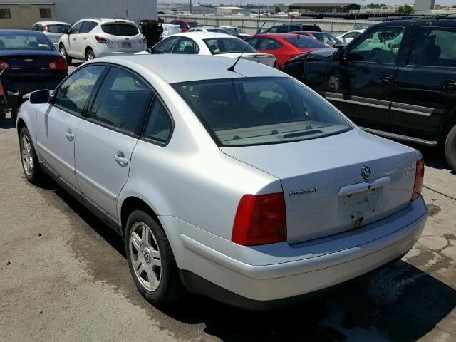 WVWEH63B01E034748 - 2001 VOLKSWAGEN PASSAT GLX 银色 照片 3