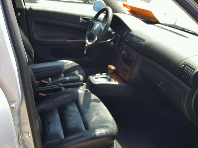 WVWEH63B01E034748 - 2001 VOLKSWAGEN PASSAT GLX 银色 照片 5