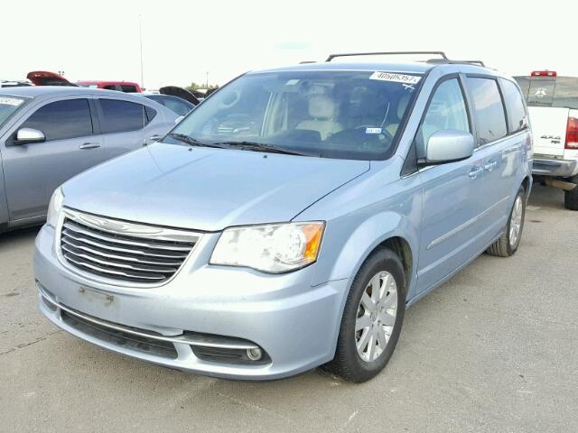 2C4RC1BG1DR517673 - 2013 CHRYSLER TOWN & COU BLUE photo 2