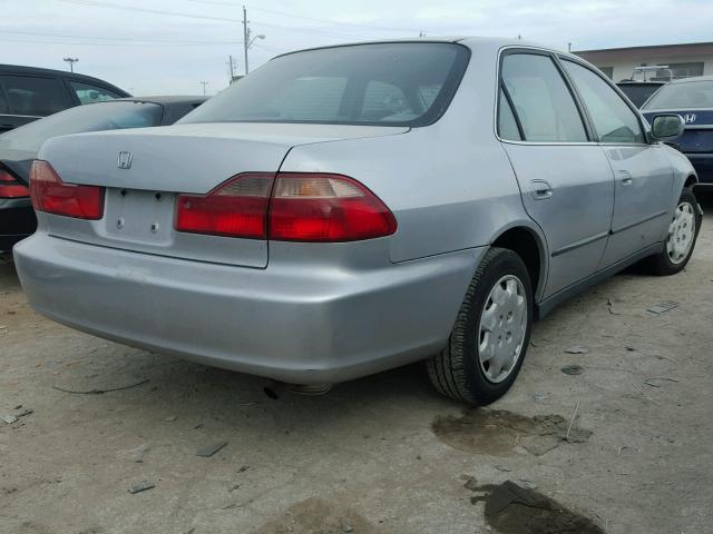 1HGCG564XYA052923 - 2000 HONDA ACCORD SILVER photo 4