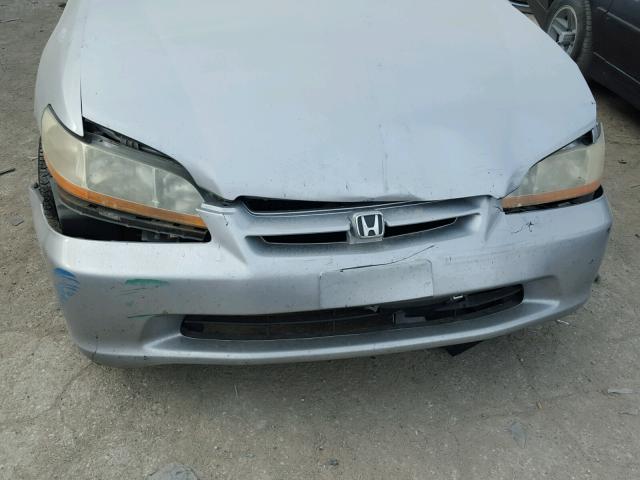 1HGCG564XYA052923 - 2000 HONDA ACCORD SILVER photo 9