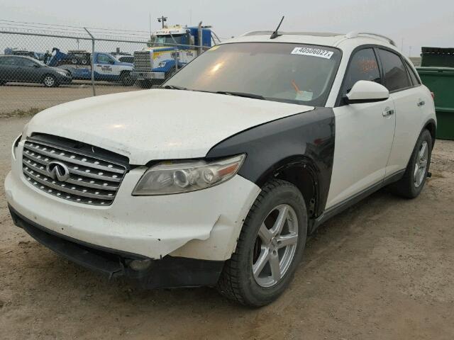 JNRBS08W24X400411 - 2004 INFINITI FX45 WHITE photo 2