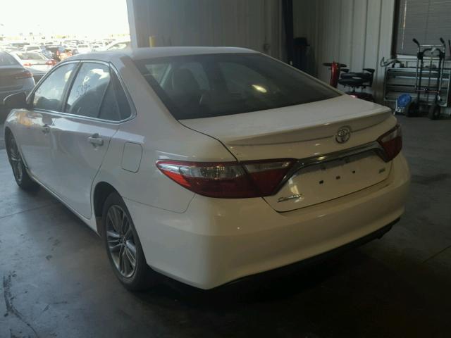 4T1BF1FK9GU129455 - 2016 TOYOTA CAMRY WHITE photo 3