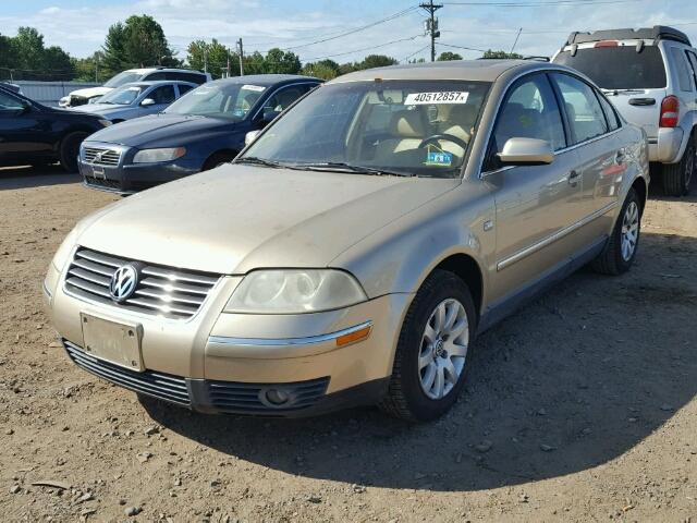 WVWPD63B91P144500 - 2001 VOLKSWAGEN PASSAT GLS GOLD photo 2