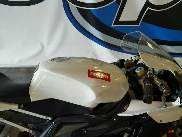 ZD4RRTR007S000018 - 2007 APRILIA RSV 1000 R WHITE photo 5