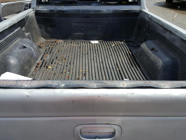 1B7FL26XXWS637069 - 1998 DODGE DAKOTA GRAY photo 6