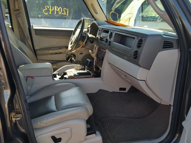 1J8HG58N96C193809 - 2006 JEEP COMMANDER BROWN photo 5