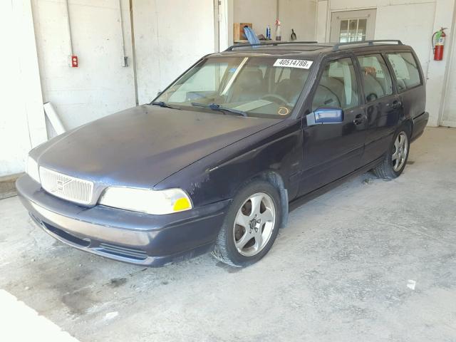 YV1LW5340W2383579 - 1998 VOLVO V70 T5 TUR BLUE photo 2