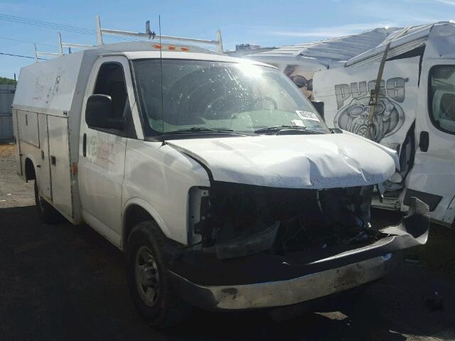 1GBHG31U651170998 - 2005 CHEVROLET EXPRESS G3 WHITE photo 1