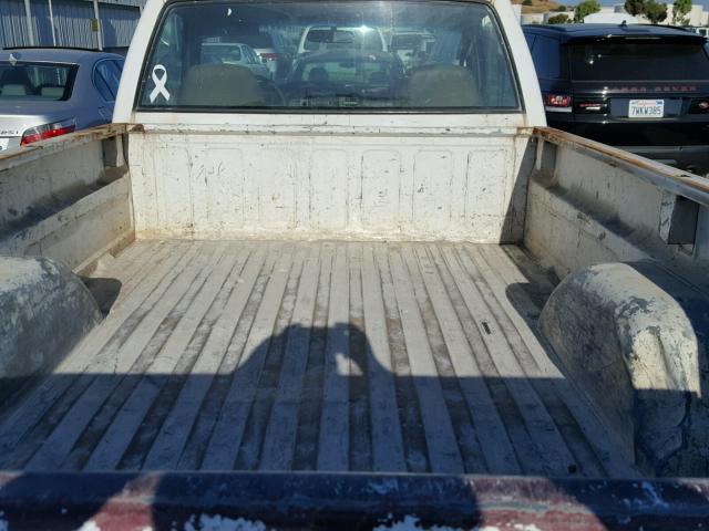 1GTGC34JXYR172666 - 2000 GMC SIERRA C35 WHITE photo 6