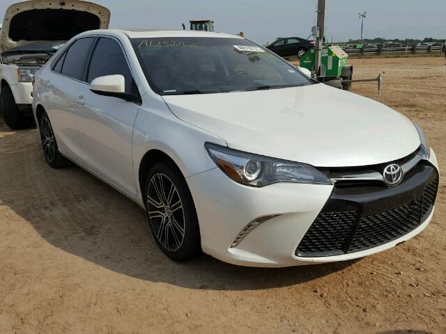 4T1BF1FK7GU145783 - 2016 TOYOTA CAMRY LE WHITE photo 1