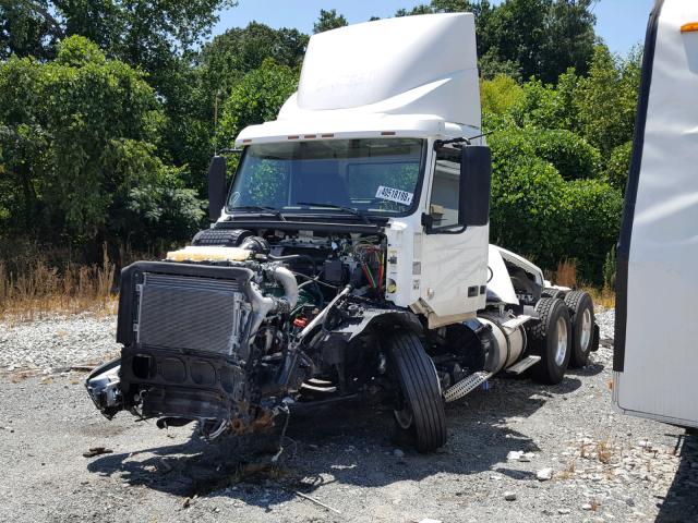 4V4NC9EH9JN894637 - 2018 VOLVO VN VNL WHITE photo 2