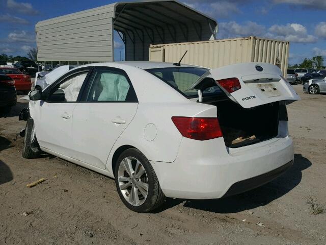 KNAFU4A29B5366743 - 2011 KIA FORTE EX WHITE photo 3