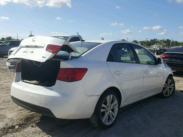 KNAFU4A29B5366743 - 2011 KIA FORTE EX WHITE photo 4