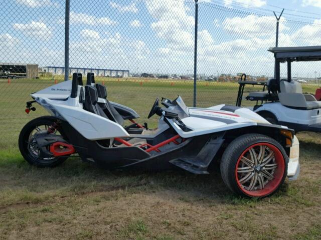 57XAAPFA5G7114188 - 2016 POLARIS SLINGSHOT WHITE photo 10