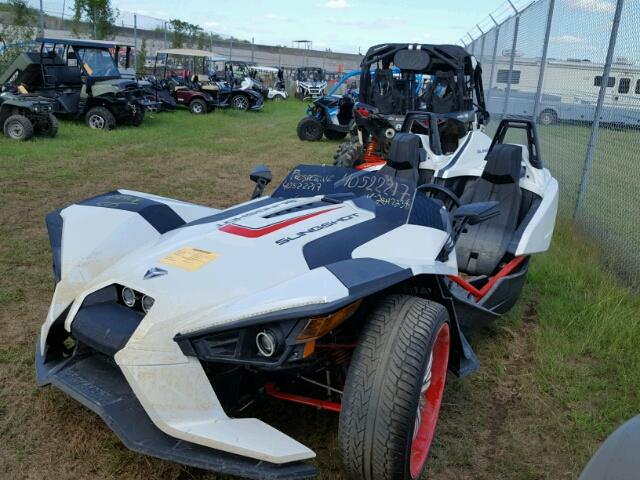 57XAAPFA5G7114188 - 2016 POLARIS SLINGSHOT WHITE photo 2