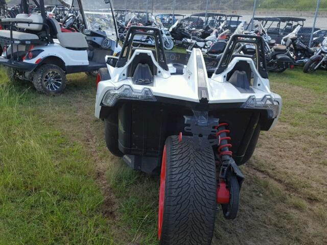 57XAAPFA5G7114188 - 2016 POLARIS SLINGSHOT WHITE photo 3