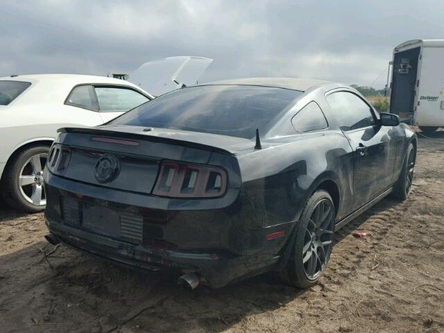 1ZVBP8AM2D5206236 - 2013 FORD MUSTANG BLACK photo 4