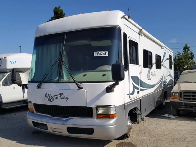 1FCNF53S910A02636 - 2001 FORD MOTORHOME WHITE photo 2