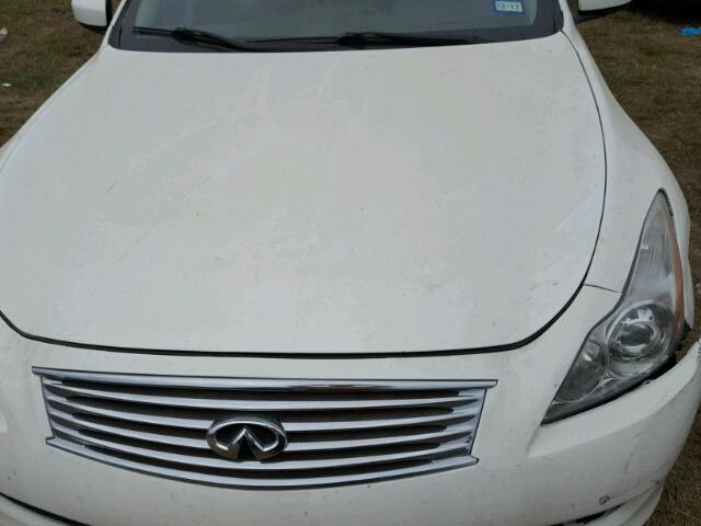 JNKCV64E99M605520 - 2009 INFINITI G37 BASE WHITE photo 7