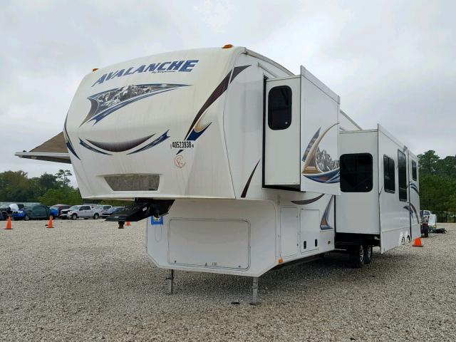 4YDF34026CE760349 - 2012 KEYSTONE AVALANCHE WHITE photo 2