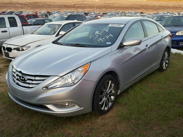 5NPEC4AC7CH444688 - 2012 HYUNDAI SONATA SILVER photo 2