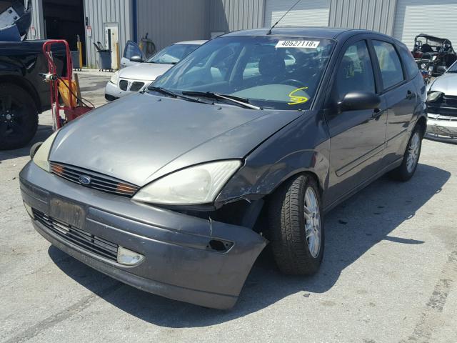 3FAFP37373R166128 - 2003 FORD FOCUS ZX5 GRAY photo 2