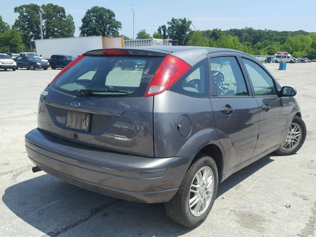 3FAFP37373R166128 - 2003 FORD FOCUS ZX5 GRAY photo 4