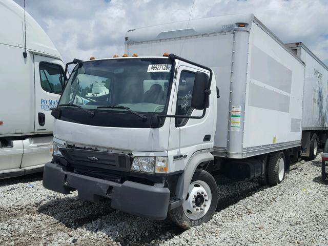 3FRLL45Z07V634240 - 2007 FORD LOW CAB FO WHITE photo 2