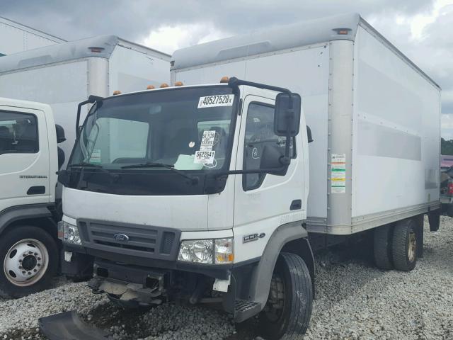 3FRLL45Z97V576578 - 2007 FORD LOW CAB FO WHITE photo 2