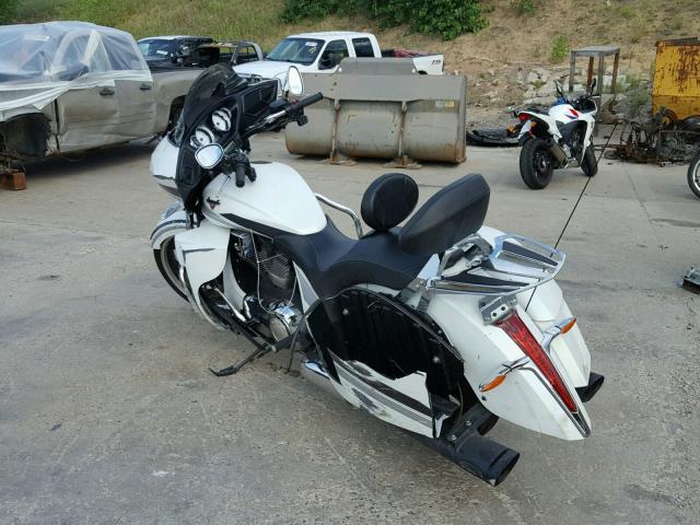 5VPYW36N7G3050961 - 2016 VICTORY MOTORCYCLES MAGNUM WHITE photo 3