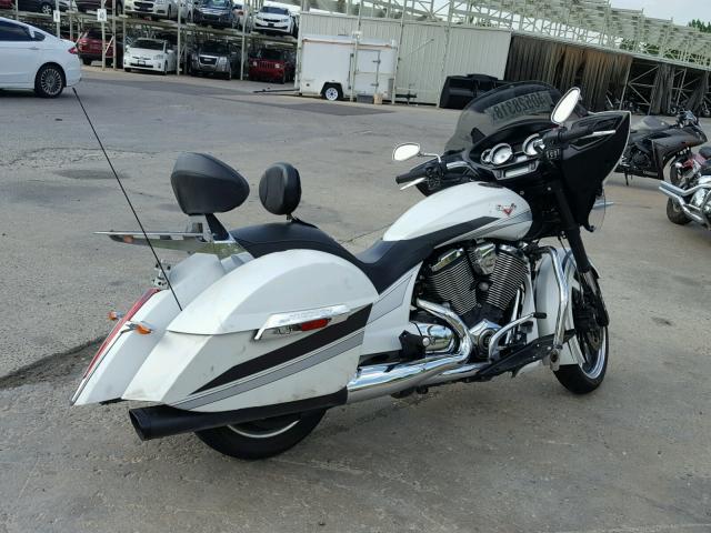 5VPYW36N7G3050961 - 2016 VICTORY MOTORCYCLES MAGNUM WHITE photo 4