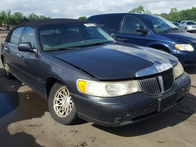 1LNFM82W1WY715051 - 1998 LINCOLN TOWN CAR S GRAY photo 1