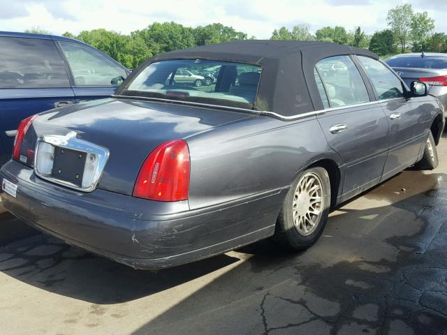 1LNFM82W1WY715051 - 1998 LINCOLN TOWN CAR S GRAY photo 4