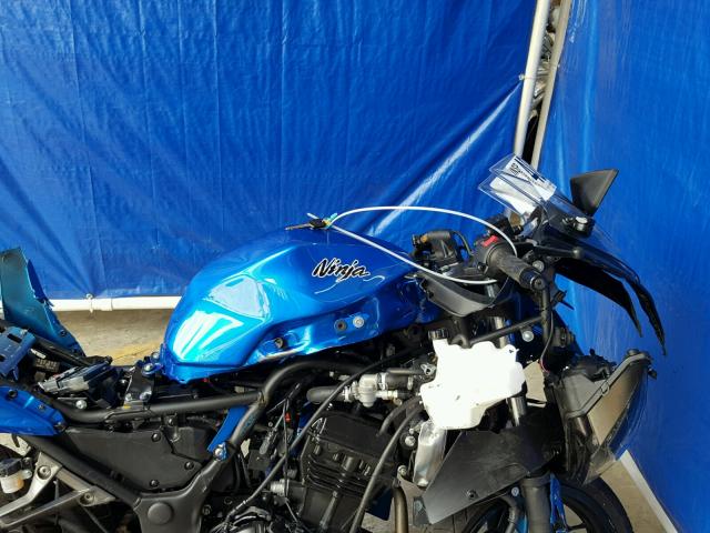 JKAEX8A18HDA33403 - 2017 KAWASAKI EX300 A BLUE photo 5