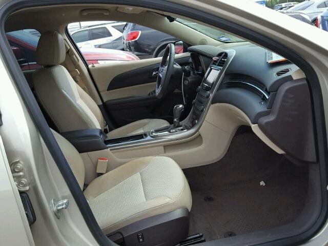 1G11C5SA0DF217946 - 2013 CHEVROLET MALIBU 1LT 银色 照片 5