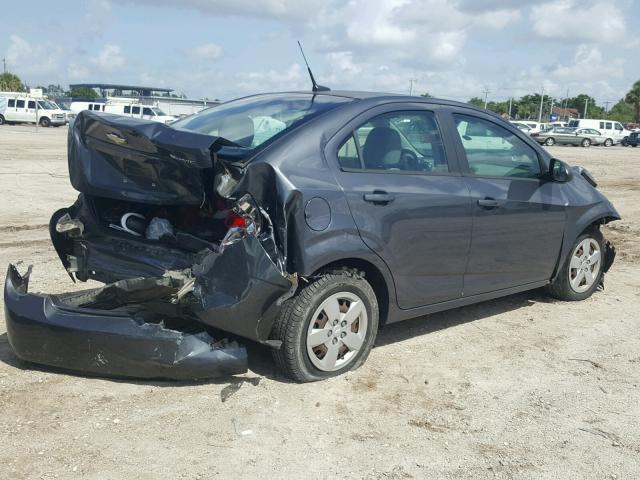 1G1JA5SH9D4156837 - 2013 CHEVROLET SONIC LS 灰色 照片 4