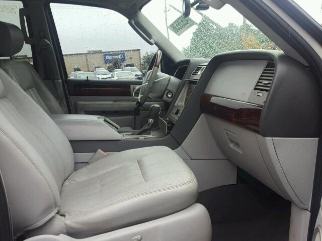 5LMFU28R94LJ09244 - 2004 LINCOLN NAVIGATOR Silber Foto 5