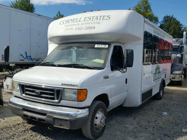 1FDXE45S64HB30403 - 2004 FORD E450 SUPER WHITE photo 2