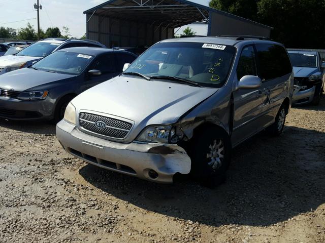 KNDUP131746524384 - 2004 KIA SEDONA EX SILVER photo 2