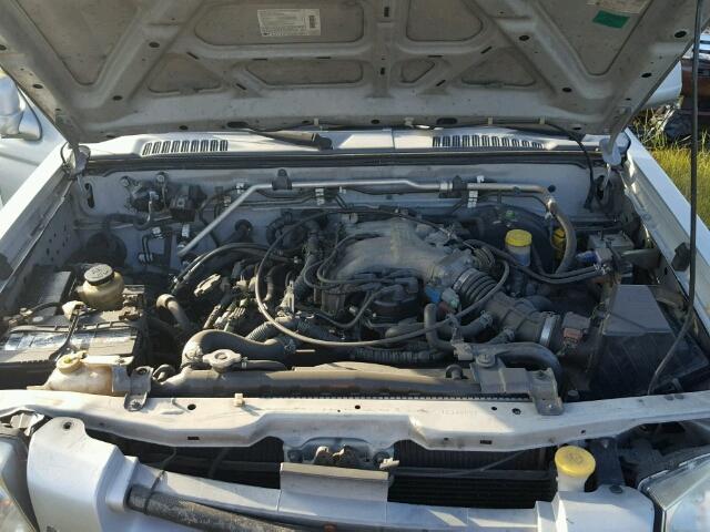 1N6ED26T01C340592 - 2001 NISSAN FRONTIER SILVER photo 7