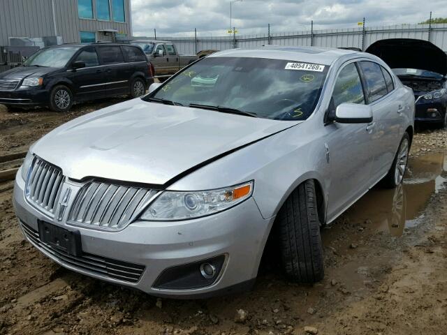 1LNHM94R19G634597 - 2009 LINCOLN MKS GRAY photo 2