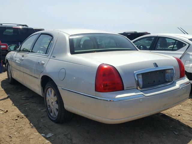 1LNHM83W34Y627574 - 2004 LINCOLN TOWN CAR U WHITE photo 3