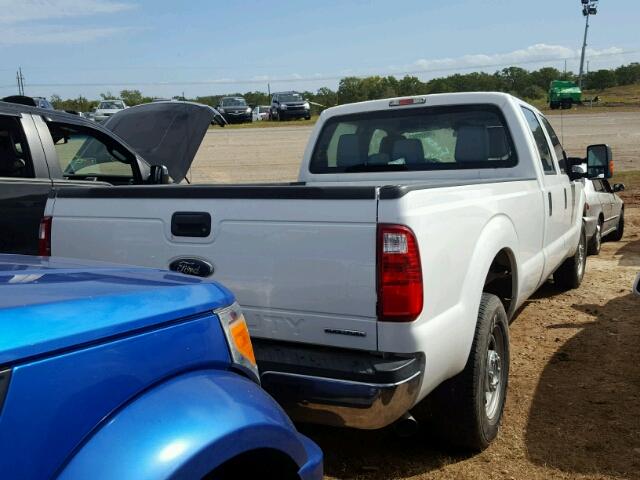 1FT7W2A65FED06733 - 2015 FORD F250 WHITE photo 4