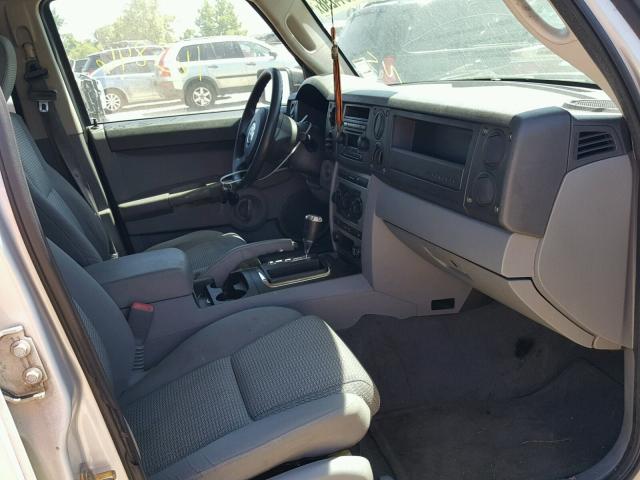 1J8HG48K76C188074 - 2006 JEEP COMMANDER SILVER photo 5