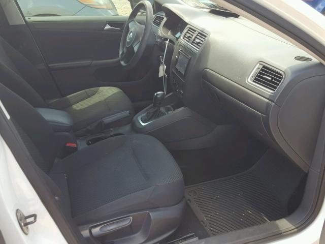 3VW2K7AJ2EM209390 - 2014 VOLKSWAGEN JETTA BASE Սպիտակ լուսանկար 5