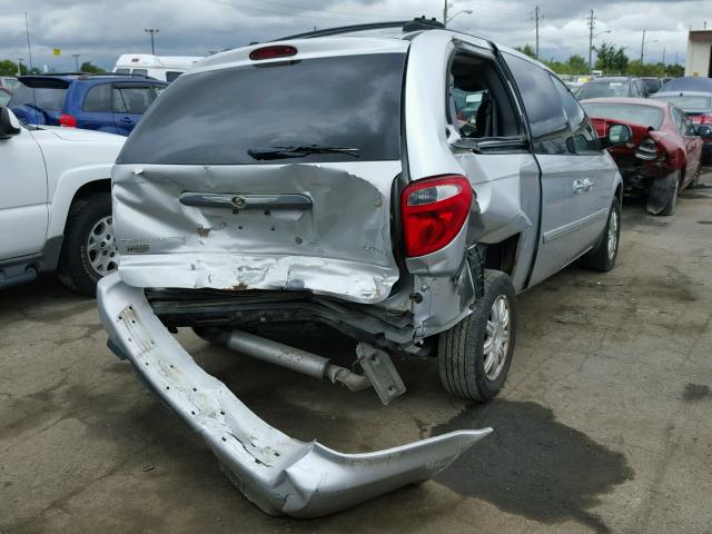 2C4GP54L95R176375 - 2005 CHRYSLER TOWN & COU Gümüş foto 4