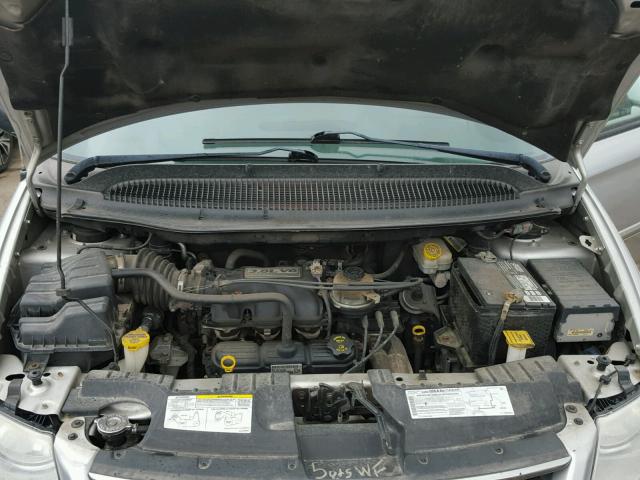 2C4GP54L95R176375 - 2005 CHRYSLER TOWN & COU SILVER photo 7